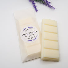 Afbeelding in Gallery-weergave laden, Plum & Rhubarb soy wax melt bar with sweet plum, tart rhubarb, and vanilla scent, handcrafted by Stella Essentia