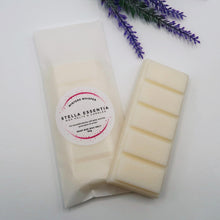 Lade das Bild in den Galerie-Viewer, Snow Angel Luxury Wax Melt Snap Bar: Winter's Whisper