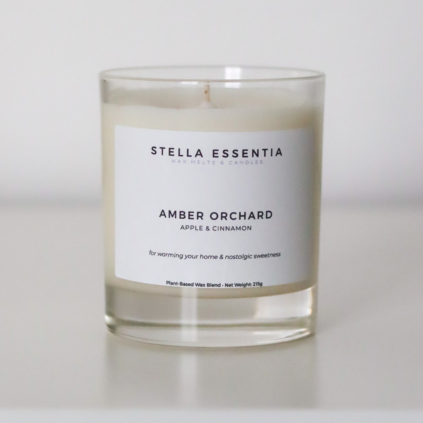 Apple & Cinnamon Scented Candle (215g) – Amber Orchard